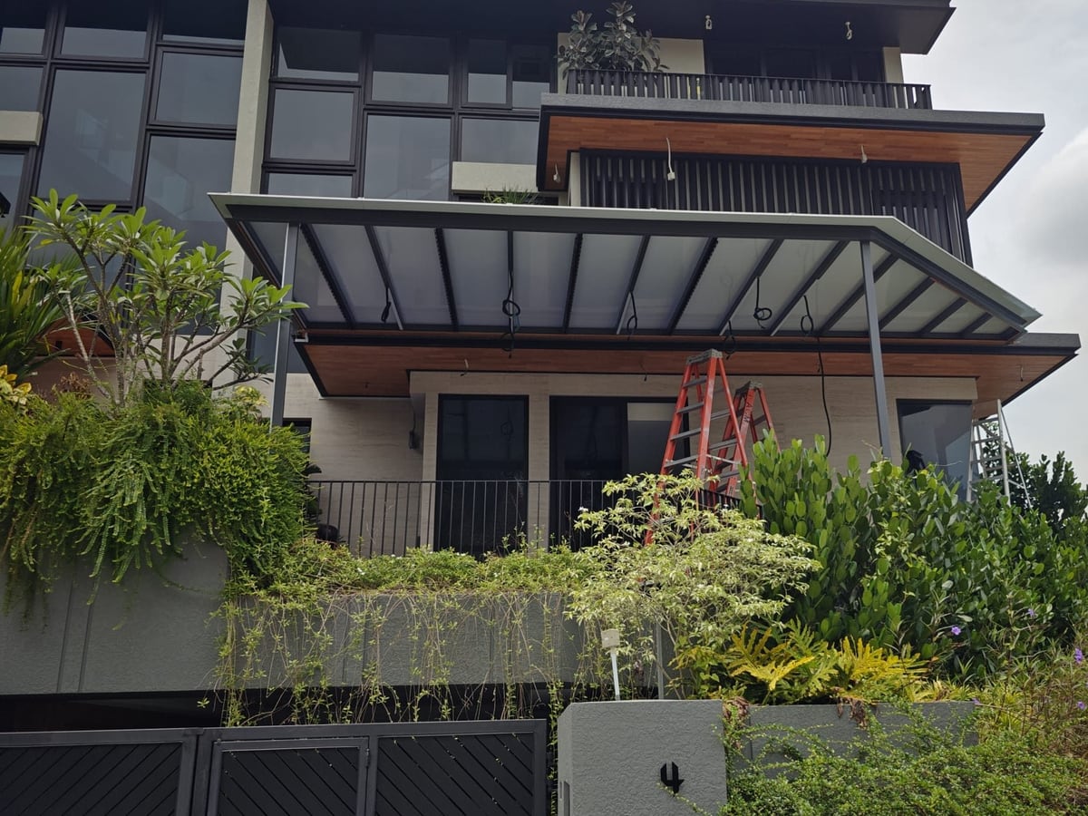 Aluminium roof structure on a residential building with greenery